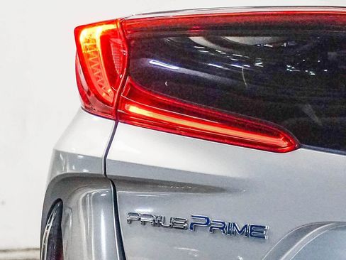 Used 2020 Toyota Prius Prime XLE FWD image 11