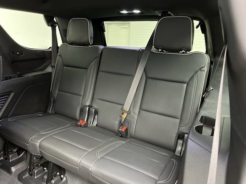 Certified 2022 GMC Yukon SLT w/ SLT Premium Package AWD/4WD image 15