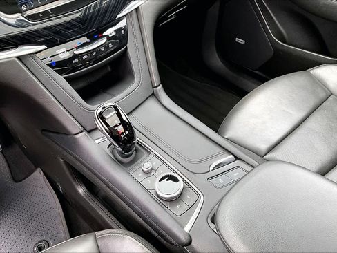 Used 2024 Cadillac XT6 Premium Luxury image 32