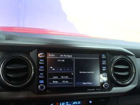 Used 2020 Toyota Tacoma TRD Sport AWD/4WD image 19