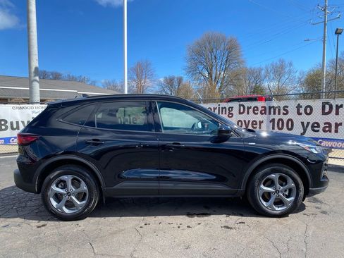 Used 2025 Ford Escape ST-Line image 2