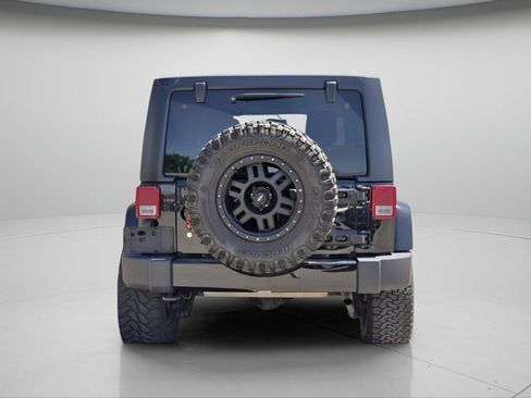 Used 2018 Jeep Wrangler Unlimited Sahara AWD/4WD image 14