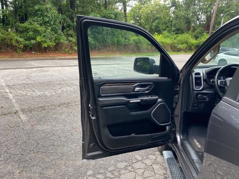 Used 2019 RAM 1500 Laramie w/ Off Road Group AWD/4WD image 17