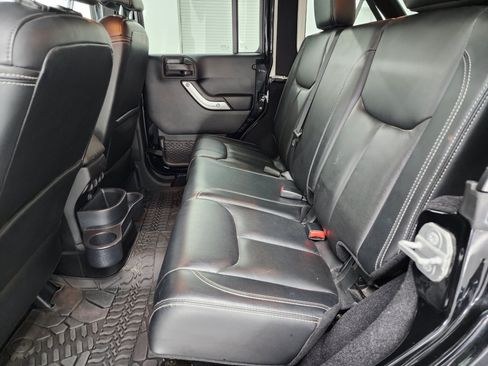 Used 2014 Jeep Wrangler Unlimited Rubicon AWD/4WD image 8