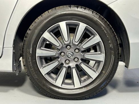 Used 2018 Toyota Sienna XLE Premium image 39