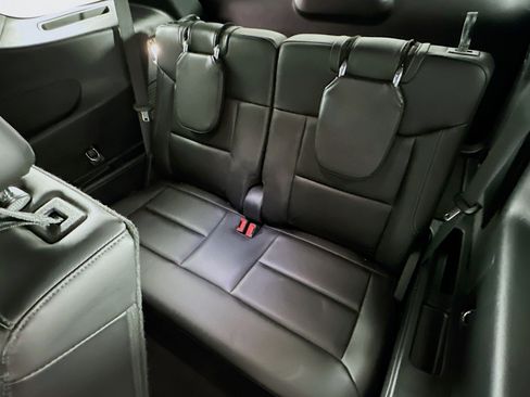 Used 2023 Ford Explorer XLT w/ Equipment Group 202A image 28