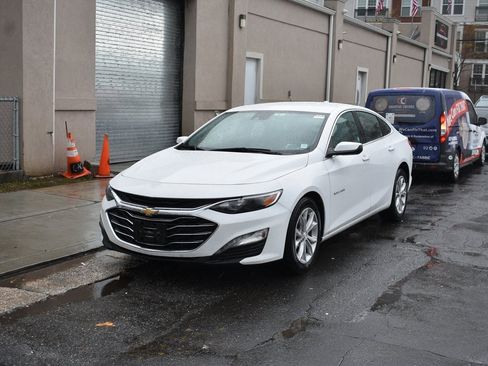 Used 2024 Chevrolet Malibu LT image 2