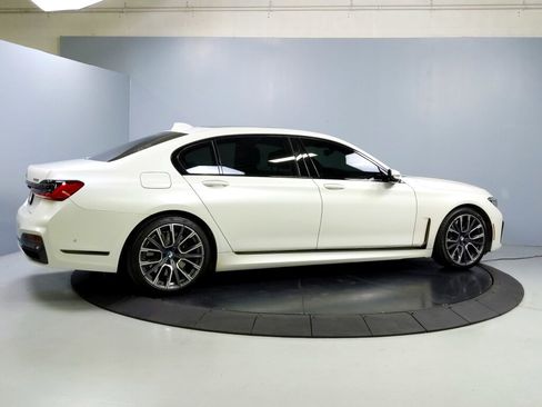 Used 2022 BMW 750i xDrive w/ Executive Package image 7
