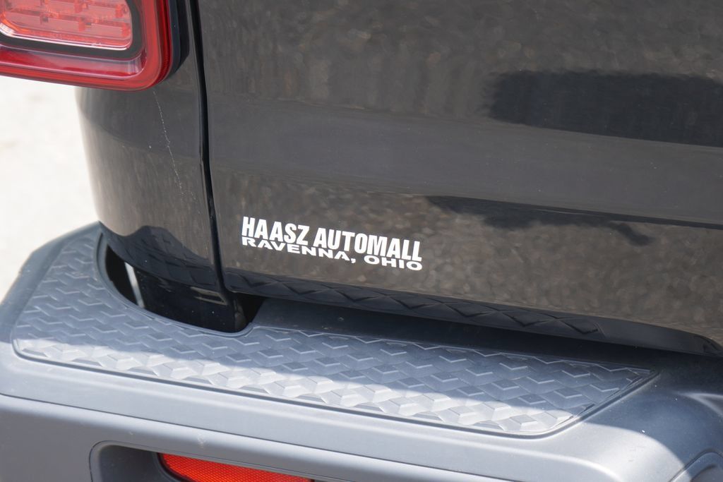 Used 2024 Jeep Gladiator Sport AWD/4WD image 7