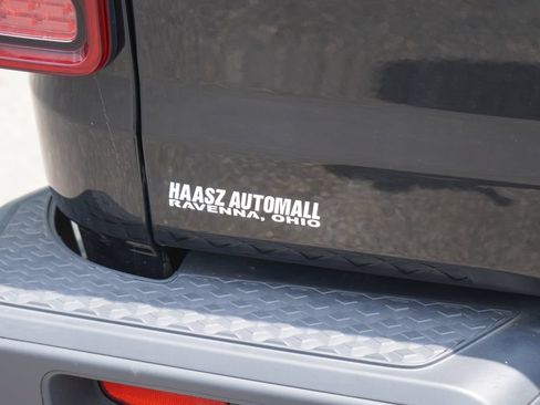 Used 2024 Jeep Gladiator Sport AWD/4WD image 7