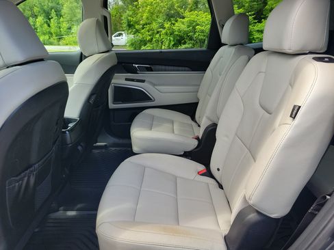 Used 2024 Kia Telluride EX w/ EX Captain's Chair Package AWD/4WD image 16