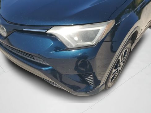 Used 2018 Toyota RAV4 LE FWD image 23