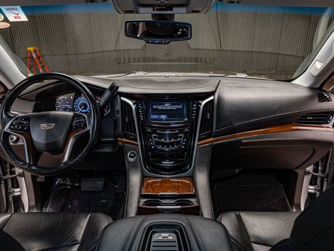 Used 2020 Cadillac Escalade 2WD image 14