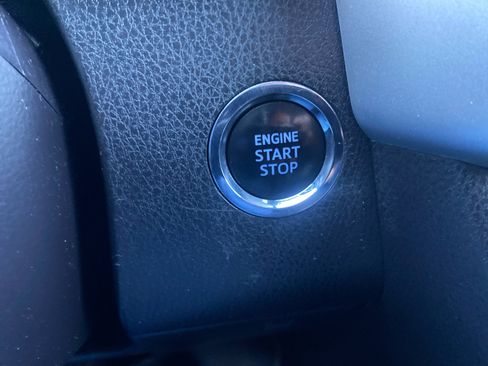 Used 2019 Toyota Highlander SE image 23