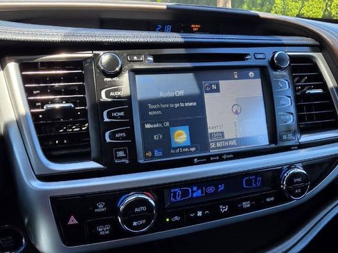 Used 2018 Toyota Highlander Limited AWD/4WD image 19