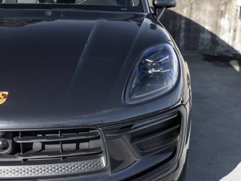 Certified 2026 Porsche Macan AWD/4WD image 16