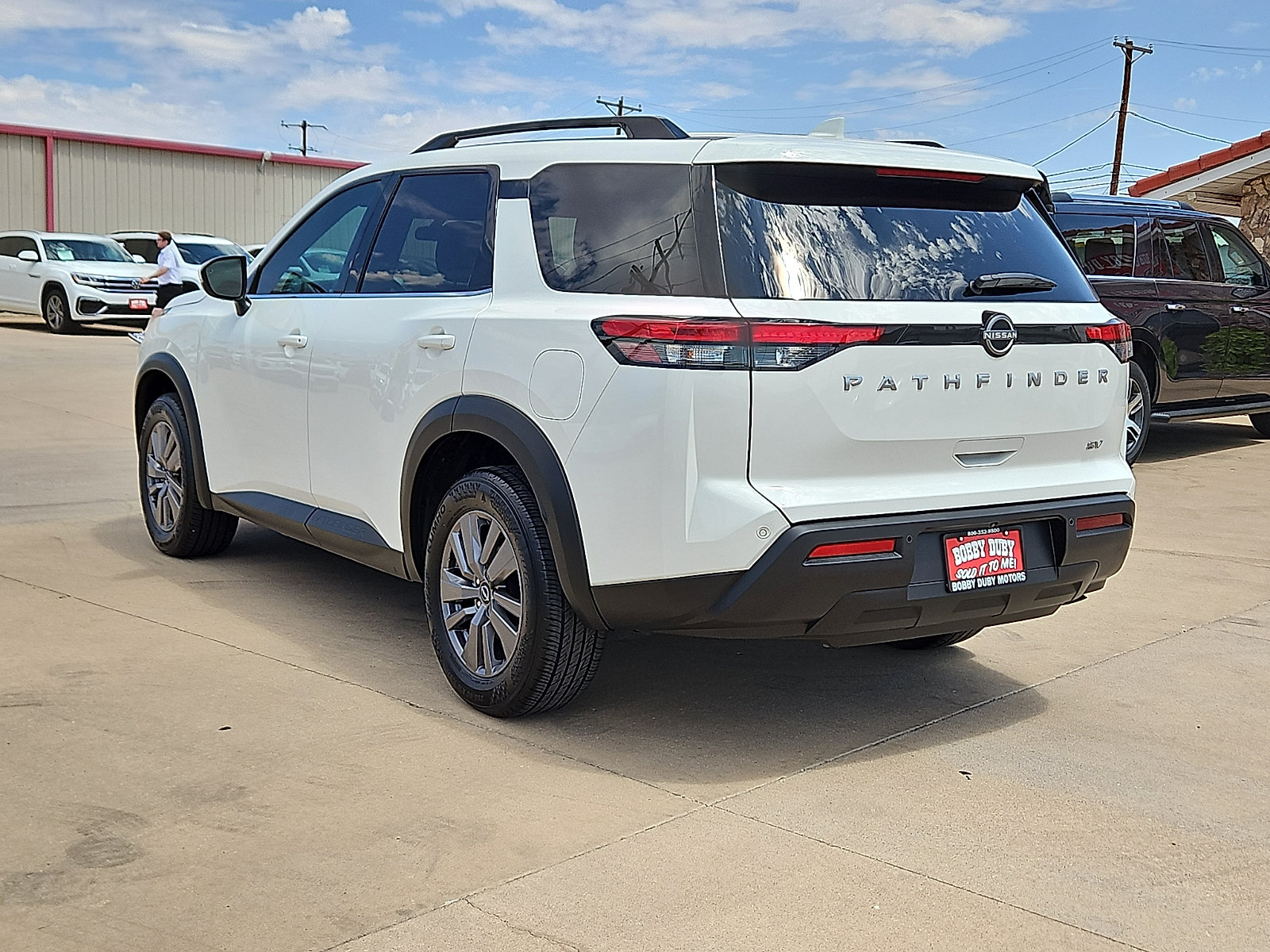 Used 2024 Nissan Pathfinder SV FWD image 2