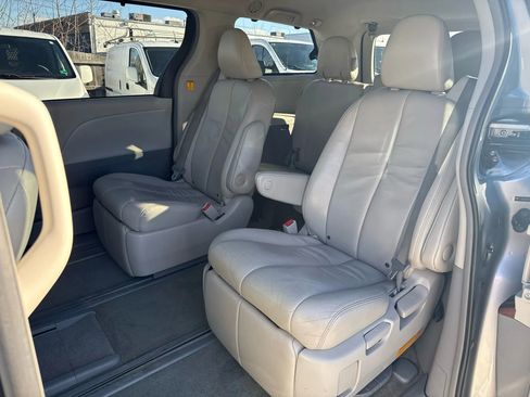 Used 2012 Toyota Sienna Limited image 49