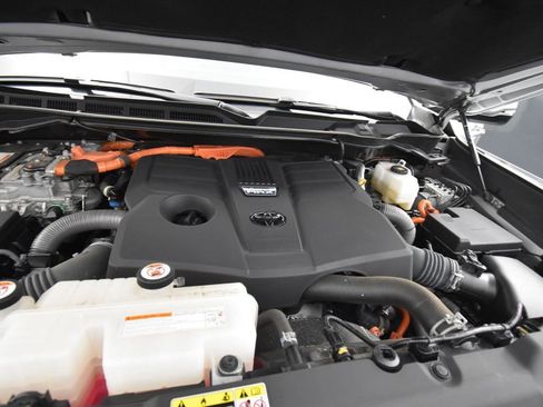 Used 2023 Toyota Tundra Platinum w/ Advanced Package image 16