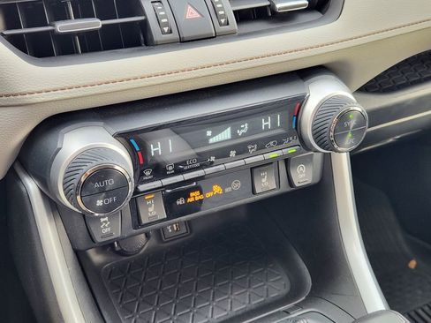 Used 2023 Toyota RAV4 XLE Premium image 18