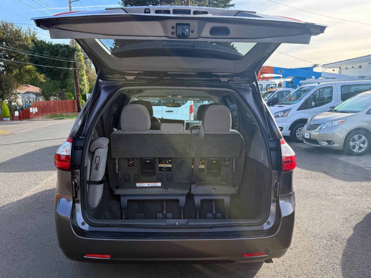 Used 2017 Toyota Sienna LE FWD image 11
