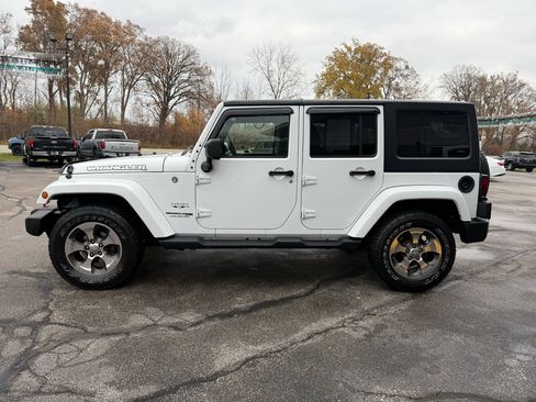 Used 2018 Jeep Wrangler Unlimited Sahara w/ Connectivity Group image 6