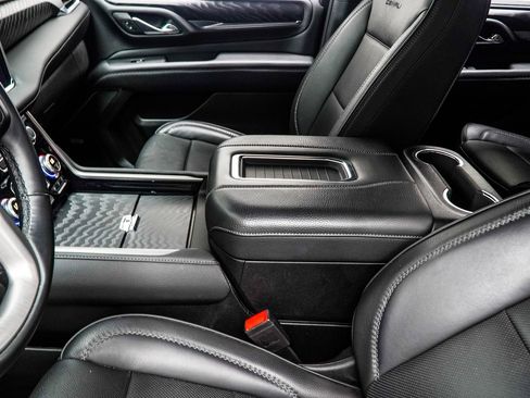 Used 2023 GMC Yukon Denali RWD image 20