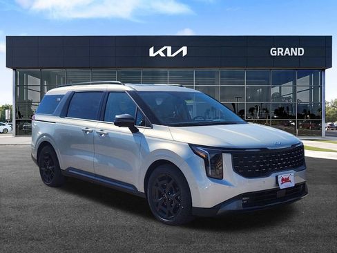 Certified 2025 Kia Carnival SX Prestige image 3