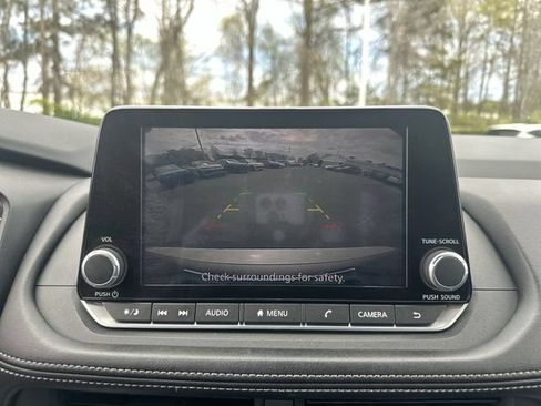 Used 2024 Nissan Rogue SV AWD/4WD image 24