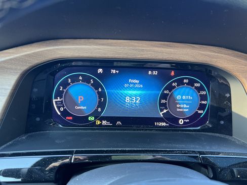 Used 2025 Volkswagen Atlas SE w/ Panoramic Sunroof Package FWD image 17