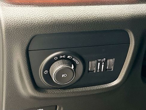 Used 2023 Jeep Grand Cherokee Overland image 18