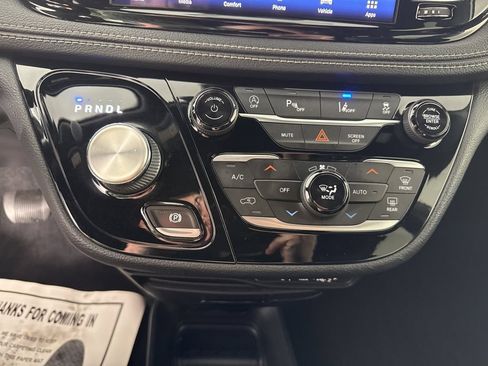 Used 2021 Chrysler Pacifica Touring w/ S Appearance Package FWD image 21