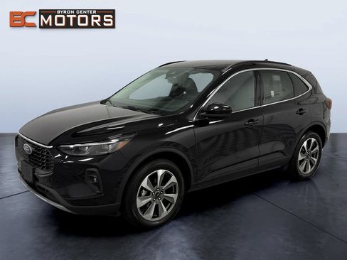 Used 2025 Ford Escape Platinum AWD/4WD image 1