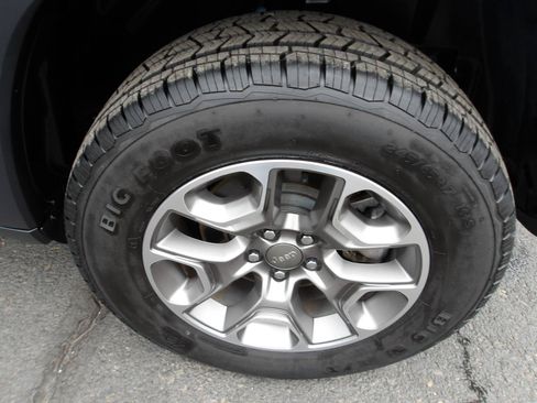 Used 2021 Jeep Cherokee Trailhawk w/ Sun, Sound & Nav Group AWD/4WD image 25