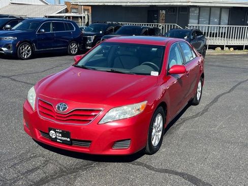 Used 2010 Toyota Camry image 3