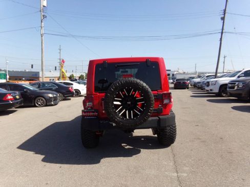 Used 2014 Jeep Wrangler Unlimited Sahara w/ Connectivity Group AWD/4WD image 7