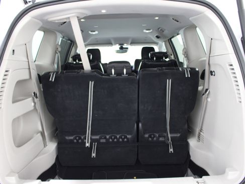 Used 2024 Chrysler Pacifica Touring-L FWD image 23