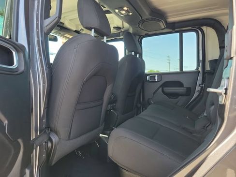 Used 2021 Jeep Gladiator Sport AWD/4WD image 11