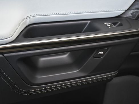 Used 2025 Rivian R1S Adventure image 15