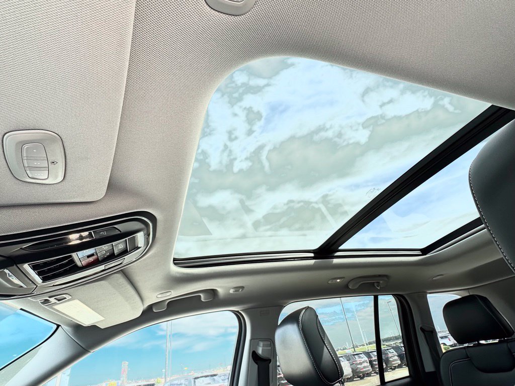 Used 2022 Jeep Grand Cherokee Limited AWD/4WD image 19