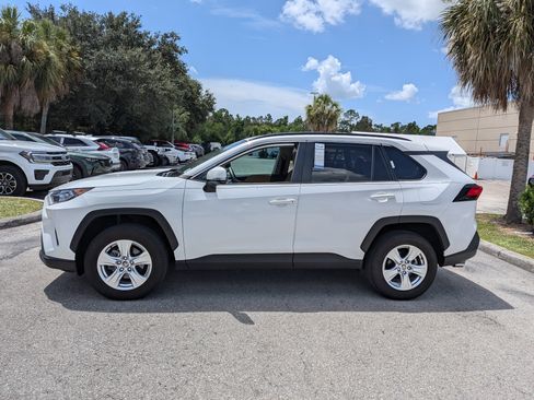 Used 2021 Toyota RAV4 XLE w/ Convenience Package FWD image 7