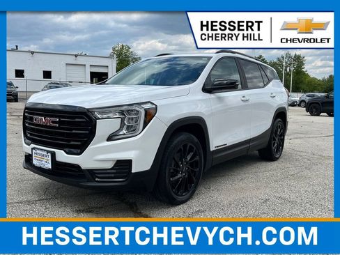 Certified 2023 GMC Terrain SLE w/ Driver Convenience Package AWD/4WD image 1