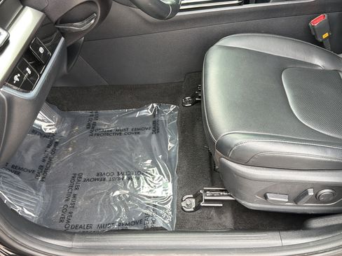 Used 2025 Kia Sportage EX FWD image 32