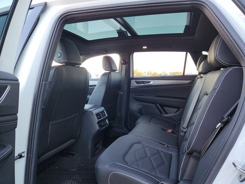 New 2026 Volkswagen Atlas Cross Sport SE image 12