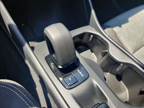 Used 2025 Volvo XC40 B5 Core image 17