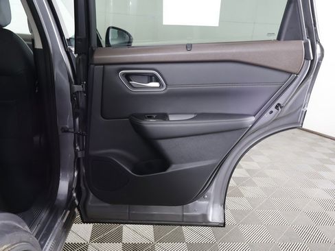 Used 2021 Nissan Rogue SV w/ Premium Package image 26