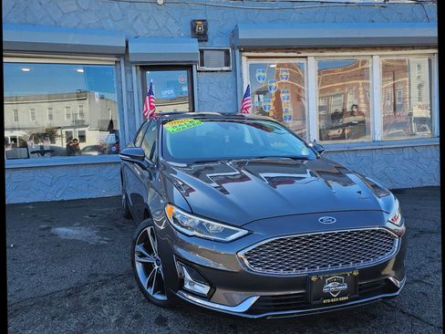 Used 2020 Ford Fusion Titanium image 5