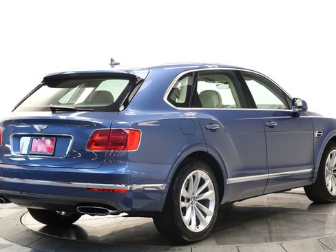 Used 2018 Bentley Bentayga Onyx Edition image 9