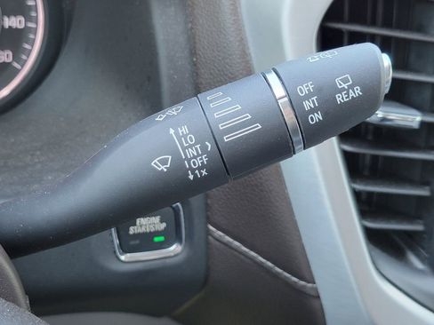 Used 2019 GMC Acadia SLT image 32