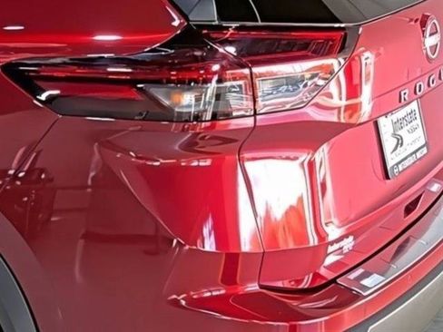 Used 2025 Nissan Rogue SV AWD/4WD image 10